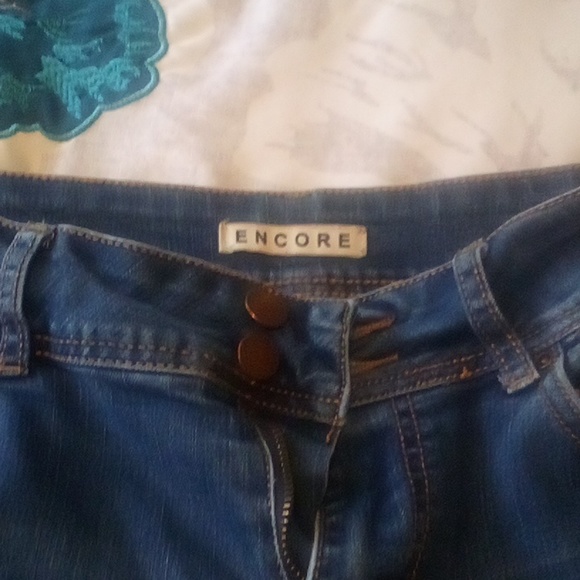 Jeans - Picture 1 of 2